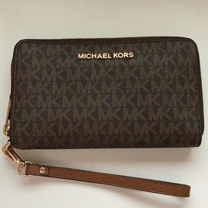 MICHAEL KORS Jet Set Travel Phone Wallet Wristlet